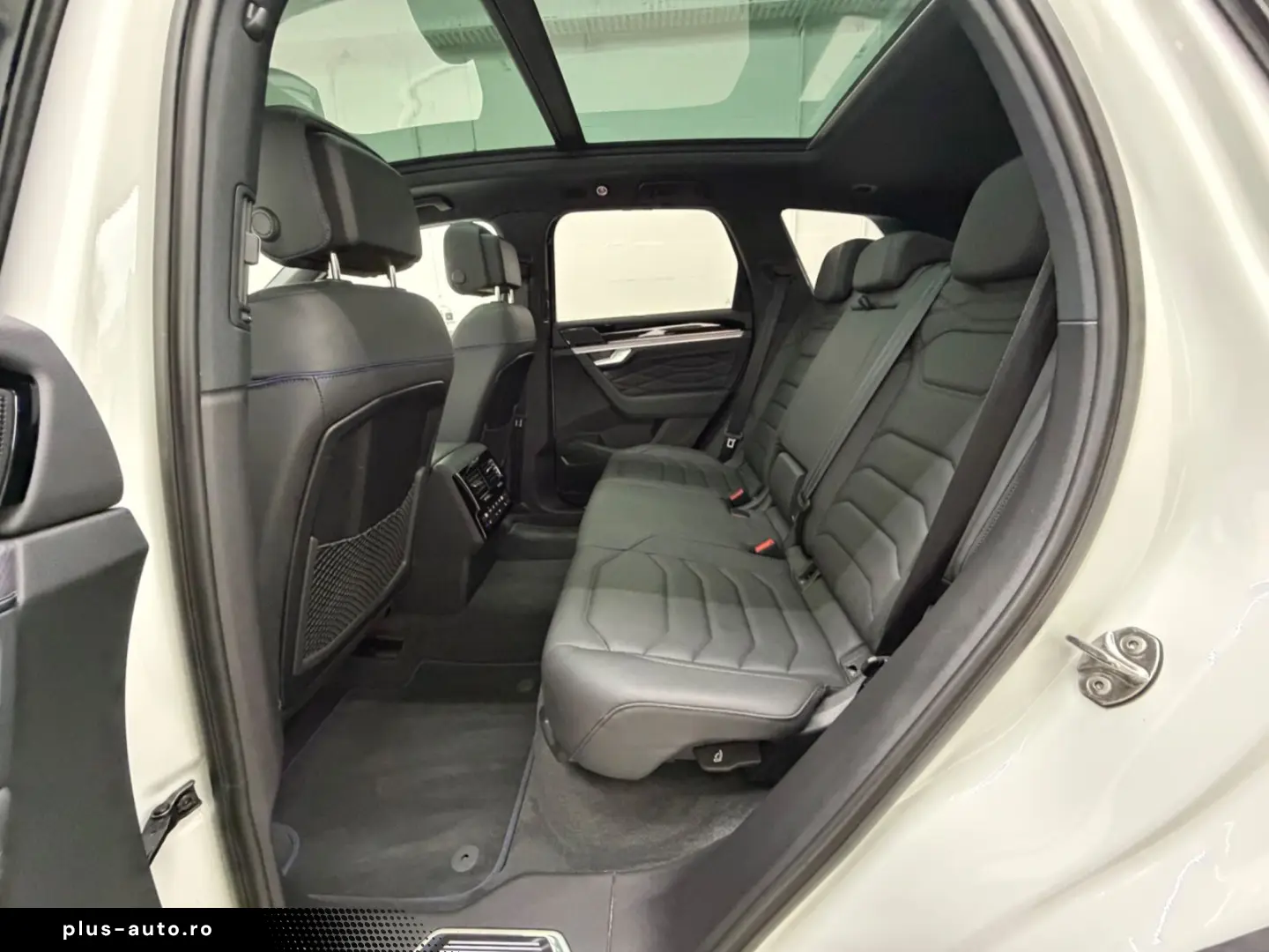 VW Touareg R 4Motion eHybrid MATRIX PANO HEAD-UP