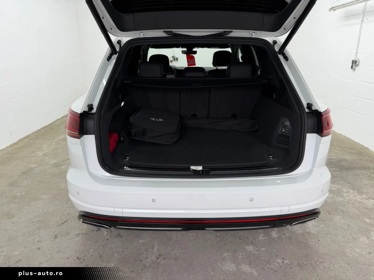 VW Touareg R 4Motion eHybrid MATRIX PANO HEAD-UP