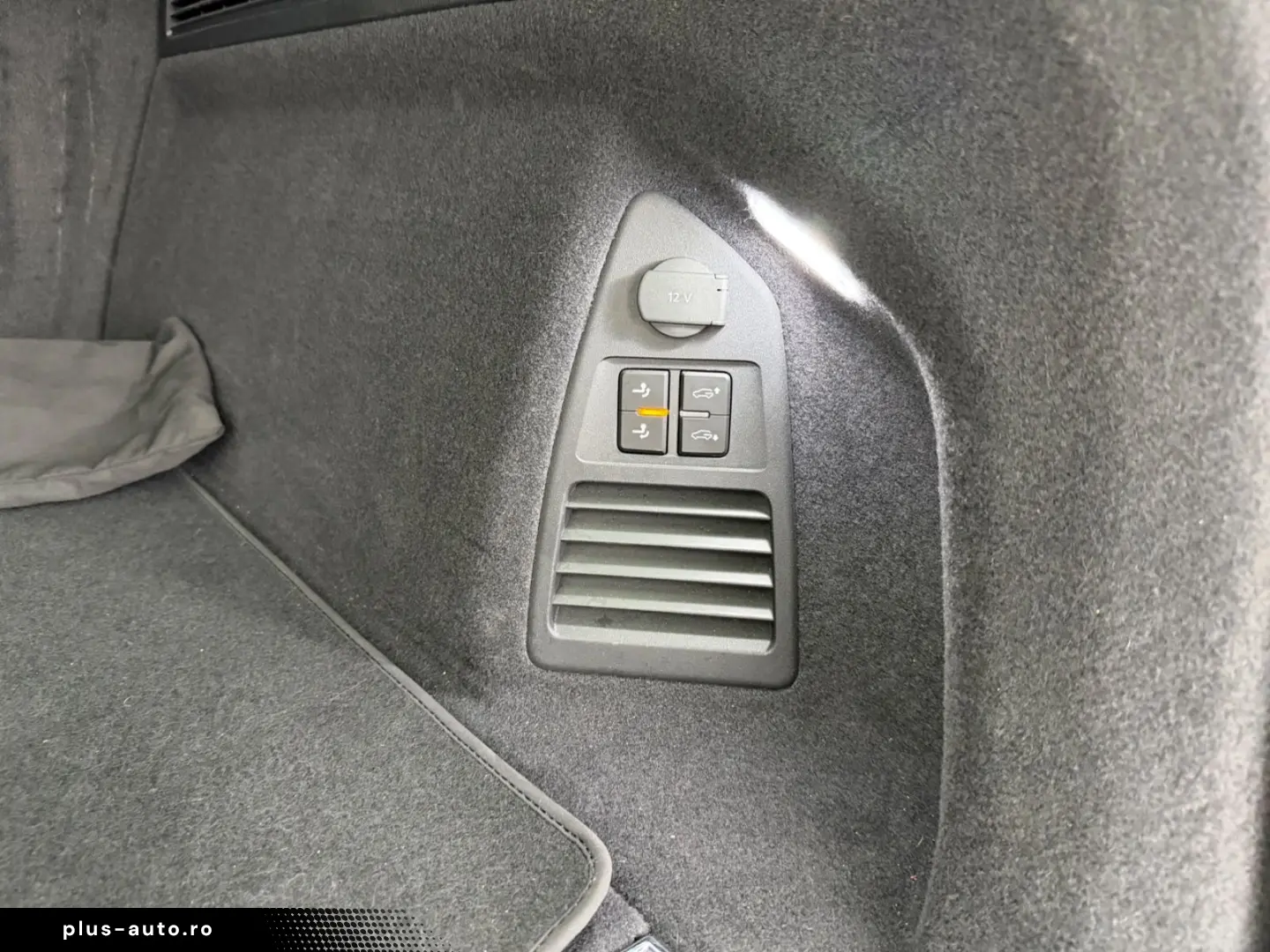 VW Touareg R 4Motion eHybrid MATRIX PANO HEAD-UP