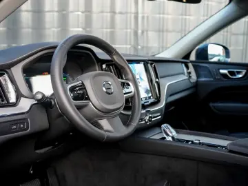 VOLVO XC60 T6 Ultra Bright R. 360  PANO HUD STDHZG