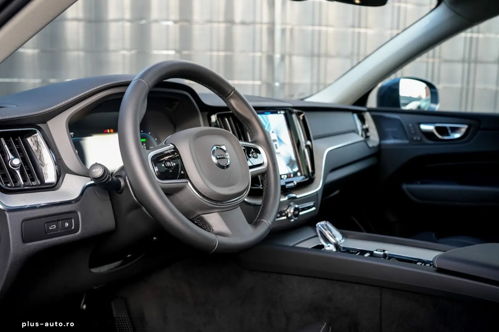 VOLVO XC60 T6 Ultra Bright R. 360  PANO HUD STDHZG