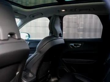 VOLVO XC60 T6 Ultra Bright R. 360  PANO HUD STDHZG