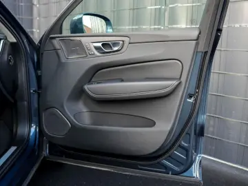 VOLVO XC60 T6 Ultra Bright R. 360  PANO HUD STDHZG