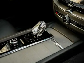 VOLVO XC60 T6 Ultra Bright R. 360  PANO HUD STDHZG
