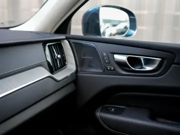 VOLVO XC60 T6 Ultra Bright R. 360  PANO HUD STDHZG