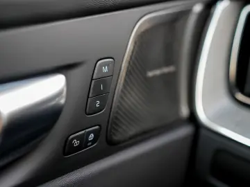 VOLVO XC60 T6 Ultra Bright R. 360  PANO HUD STDHZG