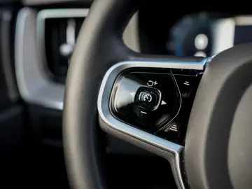 VOLVO XC60 T6 Ultra Bright R. 360  PANO HUD STDHZG