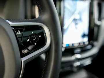 VOLVO XC60 T6 Ultra Bright R. 360  PANO HUD STDHZG