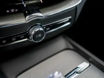 VOLVO XC60 T6 Ultra Bright R. 360  PANO HUD STDHZG