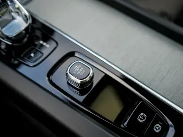 VOLVO XC60 T6 Ultra Bright R. 360  PANO HUD STDHZG