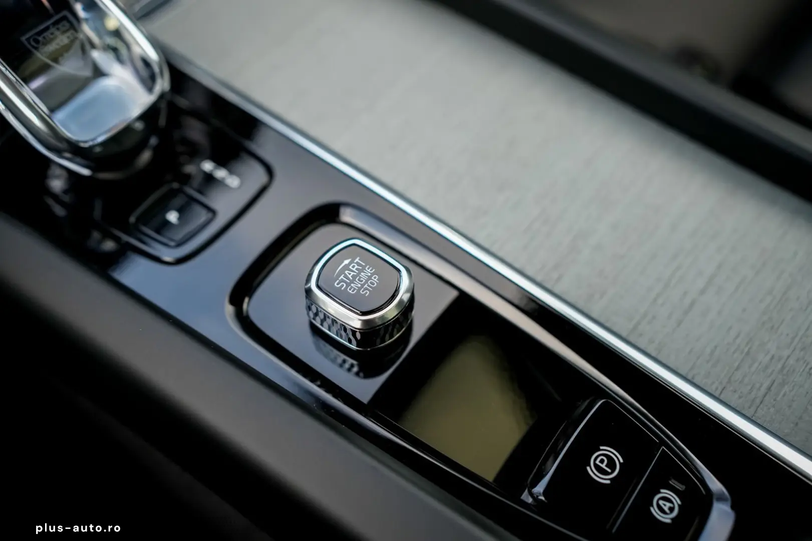 VOLVO XC60 T6 Ultra Bright R. 360  PANO HUD STDHZG