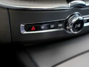 VOLVO XC60 T6 Ultra Bright R. 360  PANO HUD STDHZG