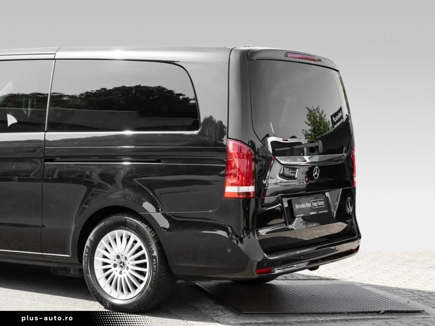 MERCEDES-BENZ V 300