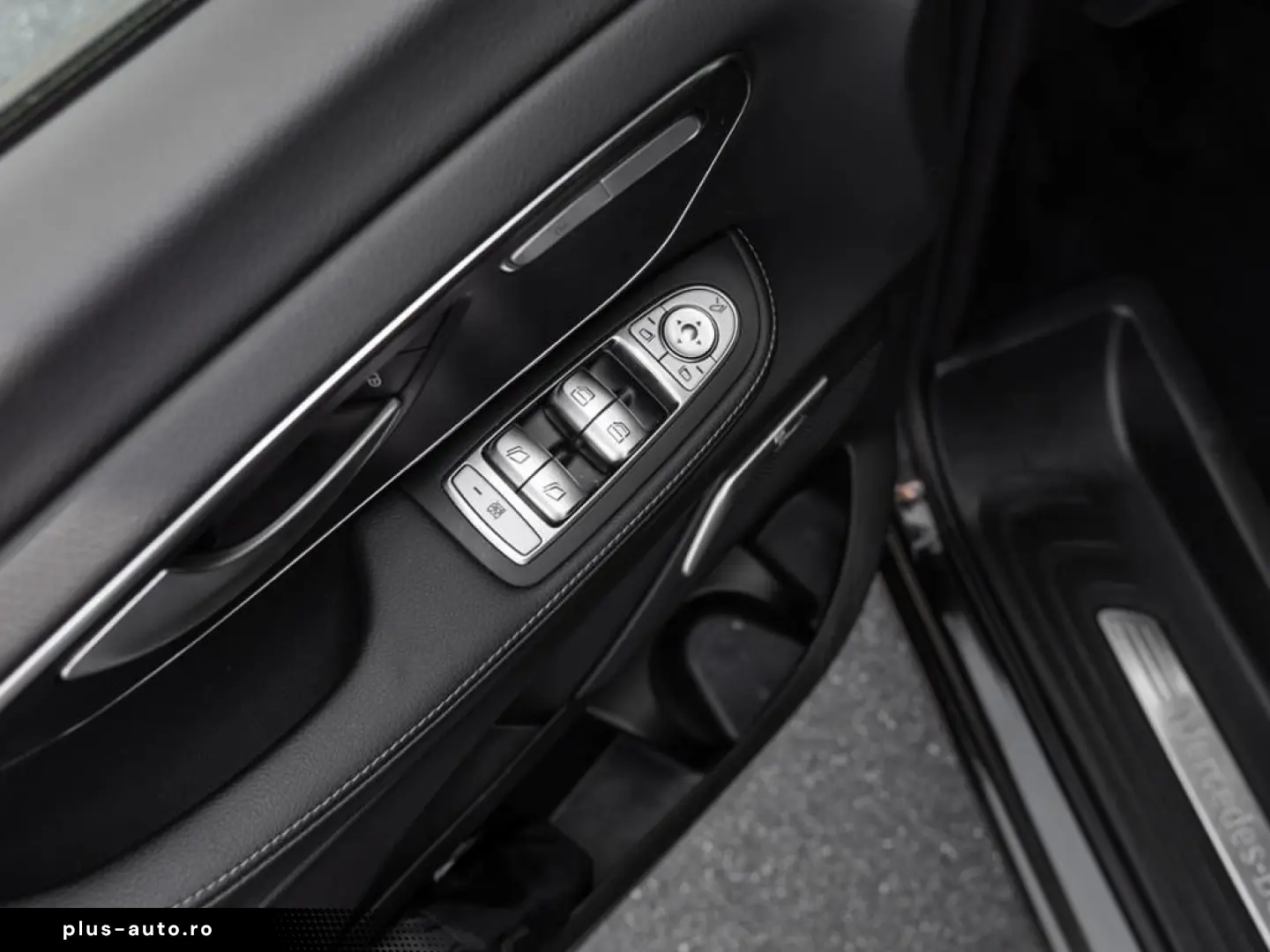 MERCEDES-BENZ V 300