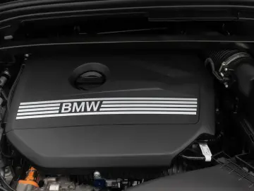 BMW X1 xD30e MSport 360 H K Panorama AHK HUD DAB 19