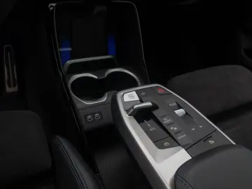 BMW X1 xD30e MSport 360 H K Panorama AHK HUD DAB 19