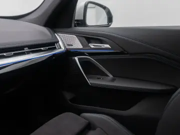 BMW X1 xD30e MSport 360 H K Panorama AHK HUD DAB 19