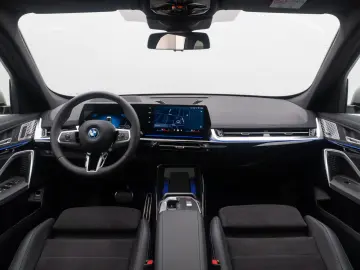 BMW X1 xD30e MSport 360 H K Panorama AHK HUD DAB 19