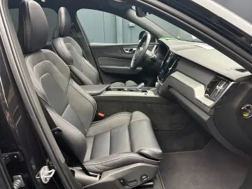VOLVO XC60 Plus Black Edition Recharge Plug-In Hybrid