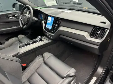 VOLVO XC60 Plus Black Edition Recharge Plug-In Hybrid