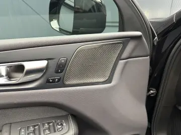 VOLVO XC60 Plus Black Edition Recharge Plug-In Hybrid