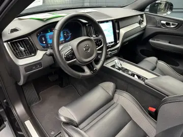 VOLVO XC60 Plus Black Edition Recharge Plug-In Hybrid