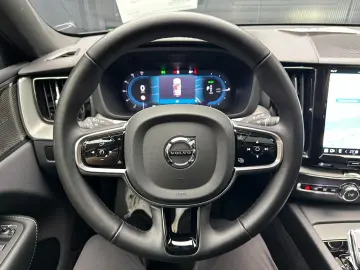 VOLVO XC60 Plus Black Edition Recharge Plug-In Hybrid