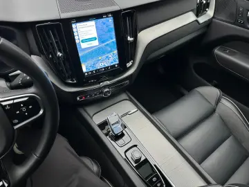 VOLVO XC60 Plus Black Edition Recharge Plug-In Hybrid