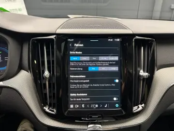 VOLVO XC60 Plus Black Edition Recharge Plug-In Hybrid