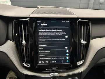 VOLVO XC60 Plus Black Edition Recharge Plug-In Hybrid