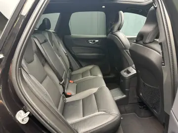 VOLVO XC60 Plus Black Edition Recharge Plug-In Hybrid