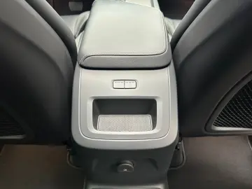 VOLVO XC60 Plus Black Edition Recharge Plug-In Hybrid