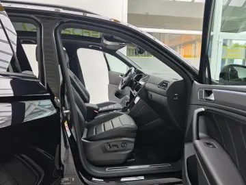 VW Tiguan R 4Motion BlackStyle Akrapovic Pano Leder