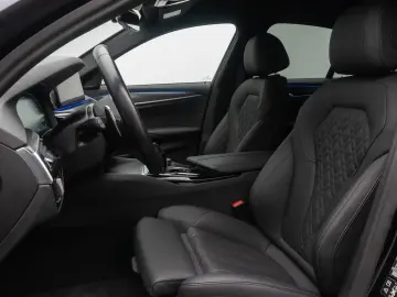 BMW 540i xD M Sport H K Kamera HUD DAB AHK Komfort