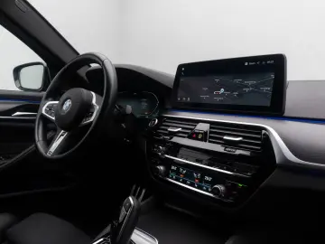 BMW 540i xD M Sport H K Kamera HUD DAB AHK Komfort