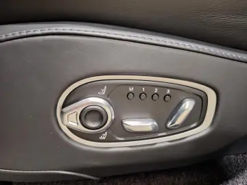 ASTON MARTIN DBX 707 Carbon Keramik Navi AHK  UPE 310.800 -