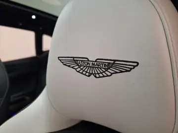 ASTON MARTIN DBX 707 Carbon Keramik Navi AHK  UPE 310.800 -