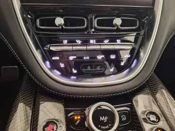 ASTON MARTIN DBX 707 Carbon Keramik Navi AHK  UPE 310.800 -