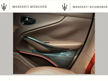 ASTON MARTIN DBX707  Standheizung  AHK 23Zoll  Voll!