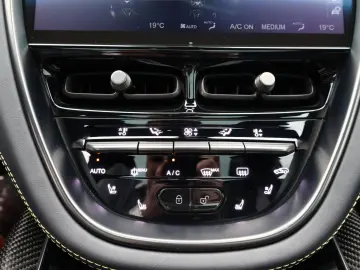 ASTON MARTIN DBX 4.0 V8 DBX 707