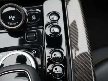 ASTON MARTIN DBX 4.0 V8 DBX 707
