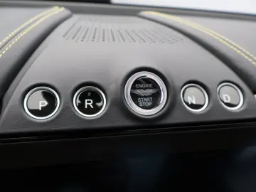 ASTON MARTIN DBX 4.0 V8 DBX 707