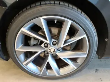 SKODA Superb Combi Sportline 2.0 TSI 140kW 7-Gang Auto