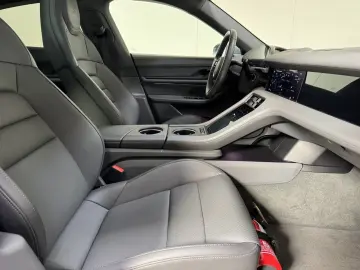 PORSCHE Taycan 79 kWh - Pano - 400 KM Range! 31 000KM! N