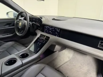PORSCHE Taycan 79 kWh - Pano - 400 KM Range! 31 000KM! N