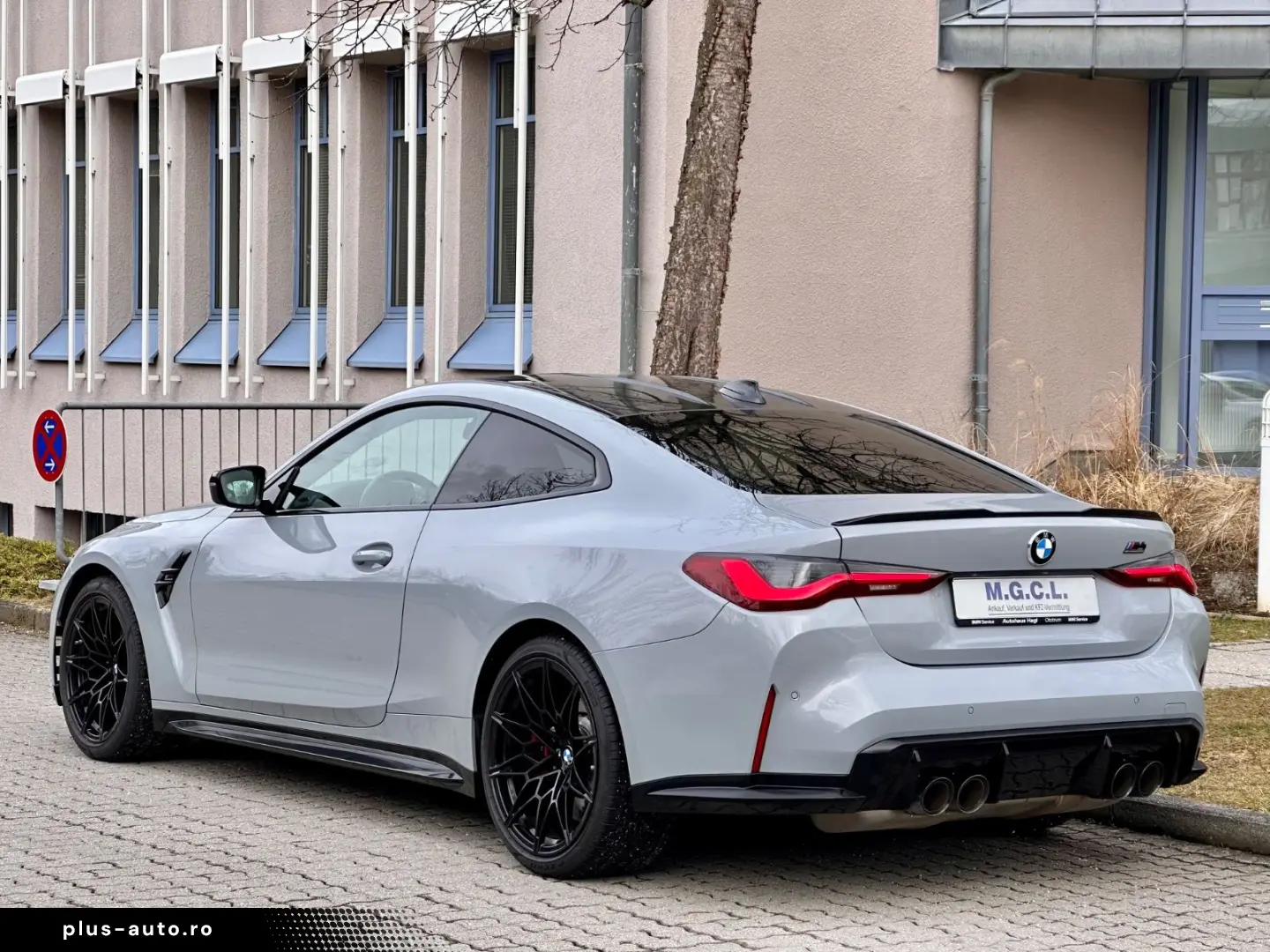 BMW M4 Coupe xDrive Competition-M-Driver