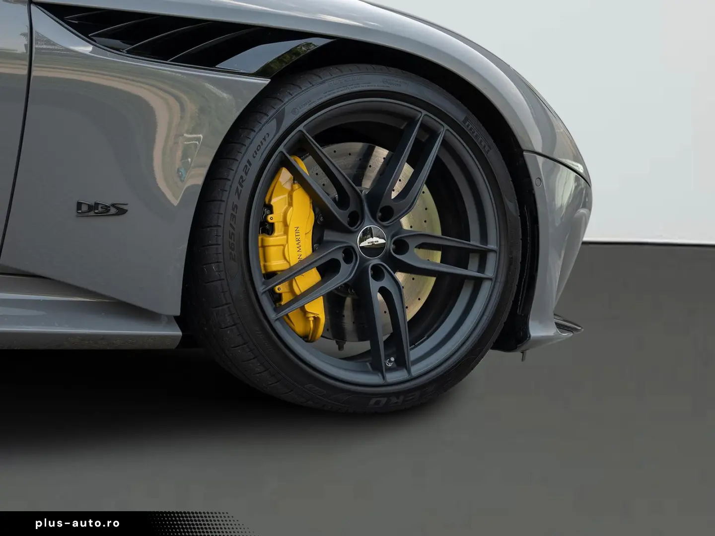 ASTON MARTIN Superleggera 5.2 V12