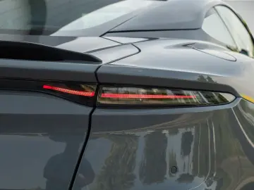 ASTON MARTIN Superleggera 5.2 V12