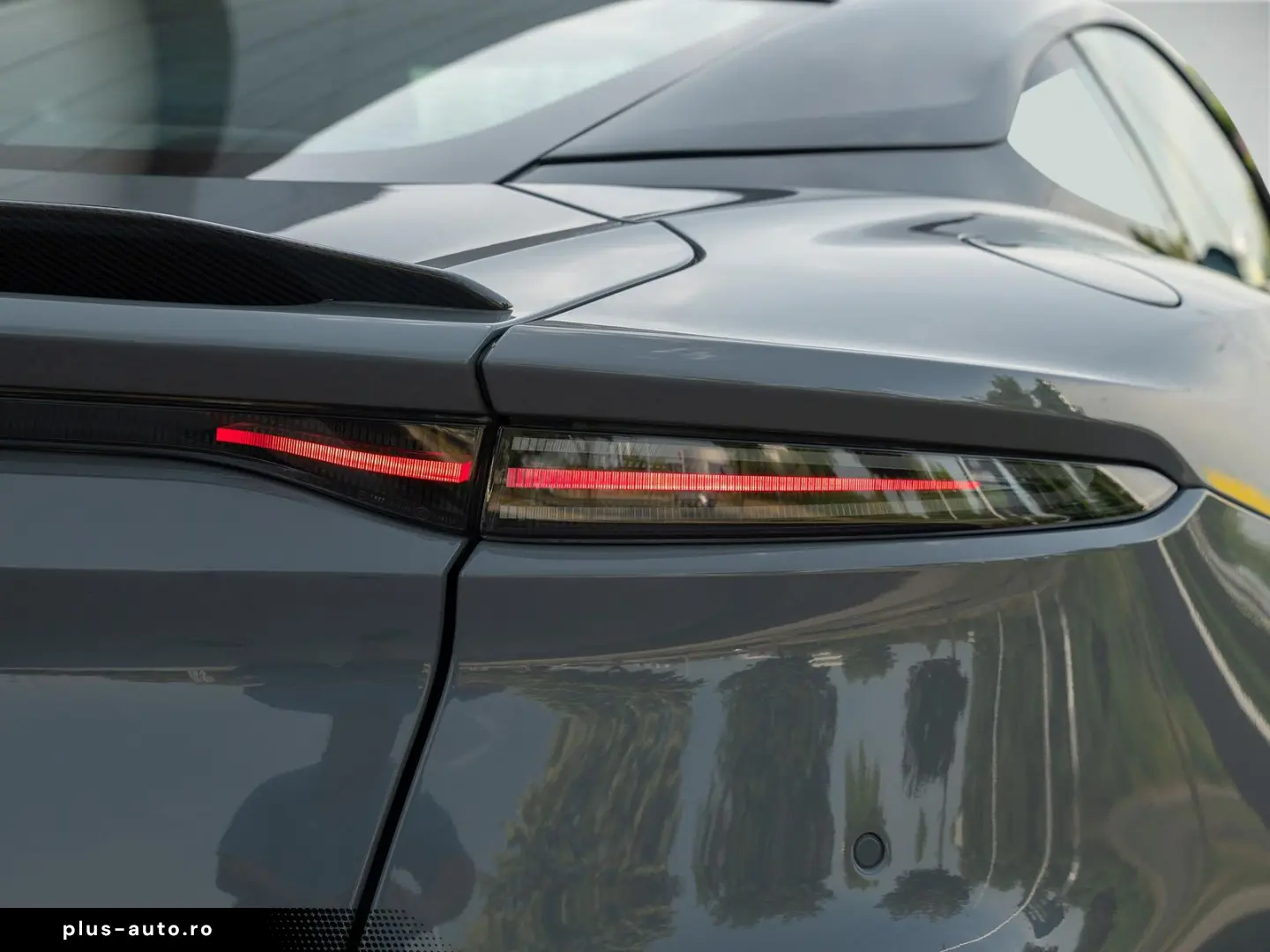 ASTON MARTIN Superleggera 5.2 V12