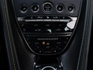 ASTON MARTIN Superleggera 5.2 V12